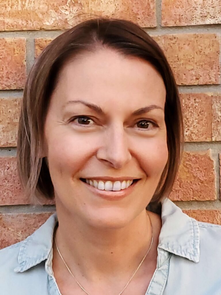 headshot of Mindy creator of Clean Tastes Better